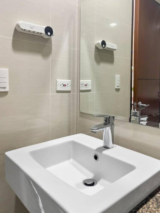 One Uptown Residences Bgc タギッグ エクステリア 写真
