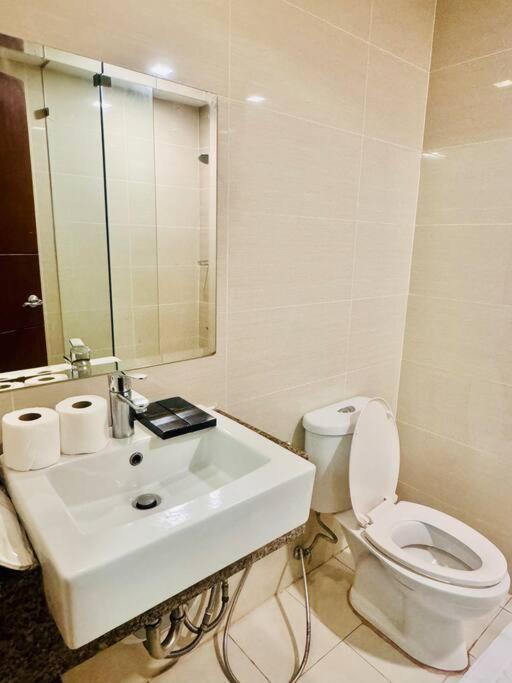 One Uptown Residences Bgc タギッグ エクステリア 写真