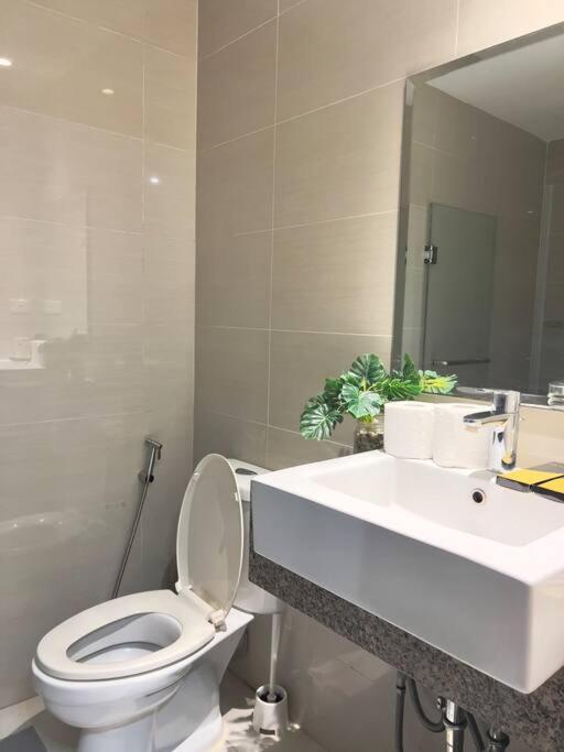 One Uptown Residences Bgc タギッグ エクステリア 写真